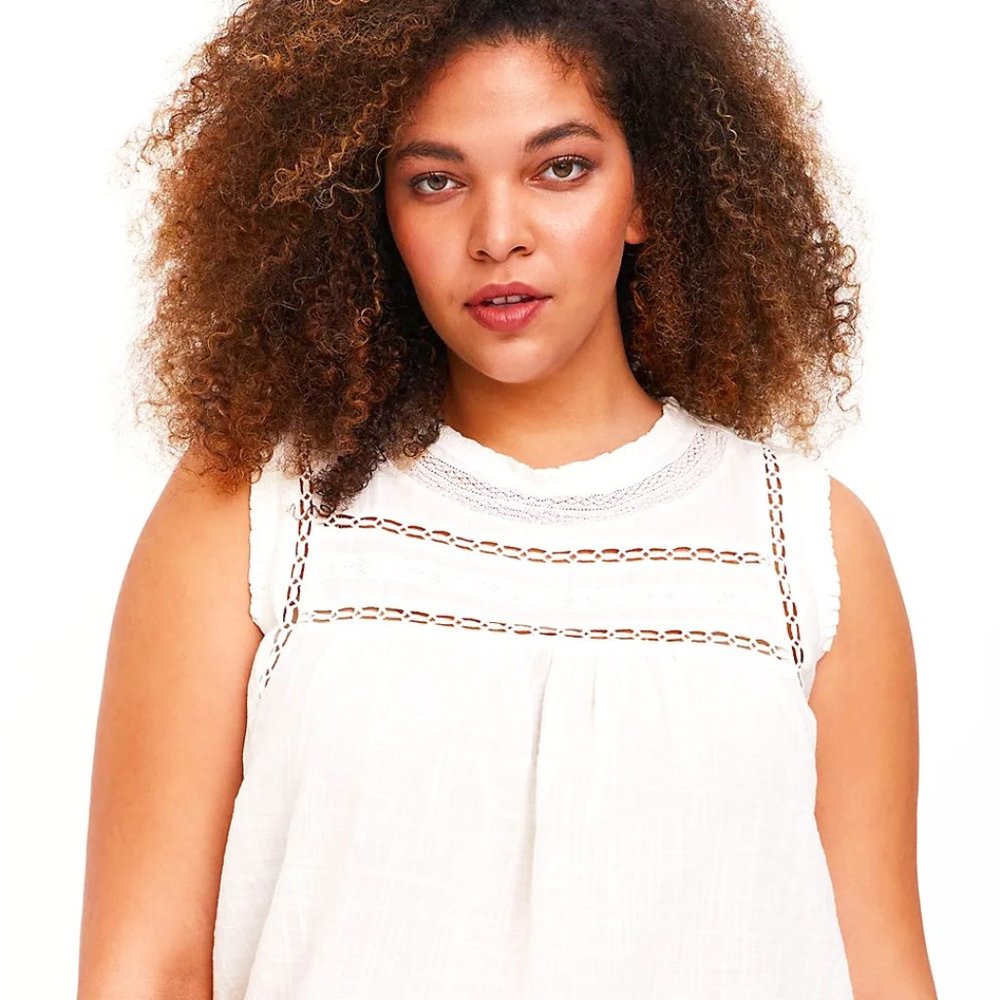 WHITE TEXTURED CROCHET INSET TANK